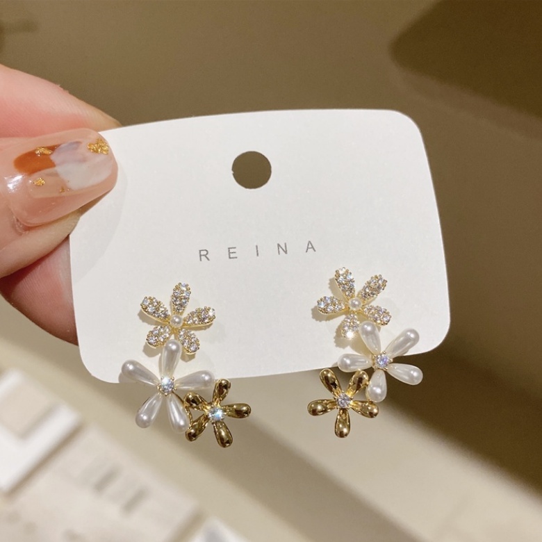 Khuyên Tai Hình Bông Hoa Đính Ngọc Trai Zircon Sang Trọng Hợp Thời Trang