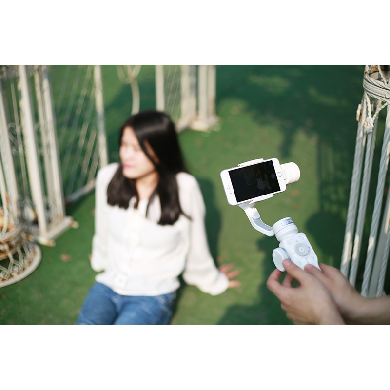 [Mã 229ELSALE hoàn 7% đơn 300K] Gimbal cầm tay chống rung cho điện thoại Zhiyun Smooth 4