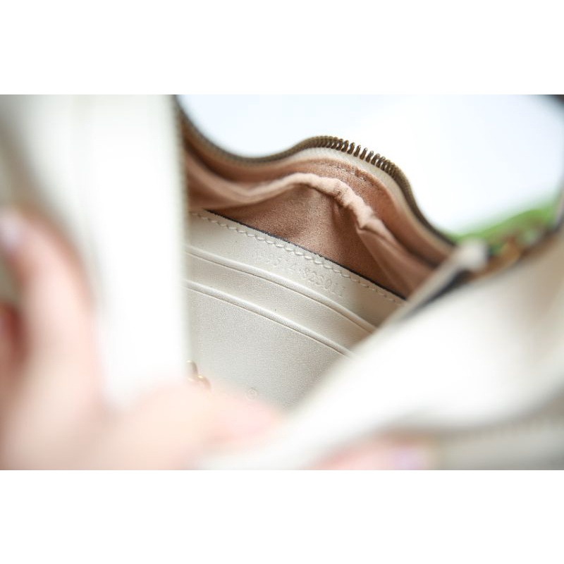 Túi xách nữ dáng kẹp nách sz21cm da bê 100% vân da nhìn rõ nét cực đẹp fullbox nguyên seal kèm thẻ bill xịn sò