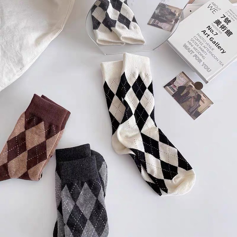 ( New) Đôi tất nữ 3 màu họa tiết kẻ sọc trendy dài trên mắt cá chân
