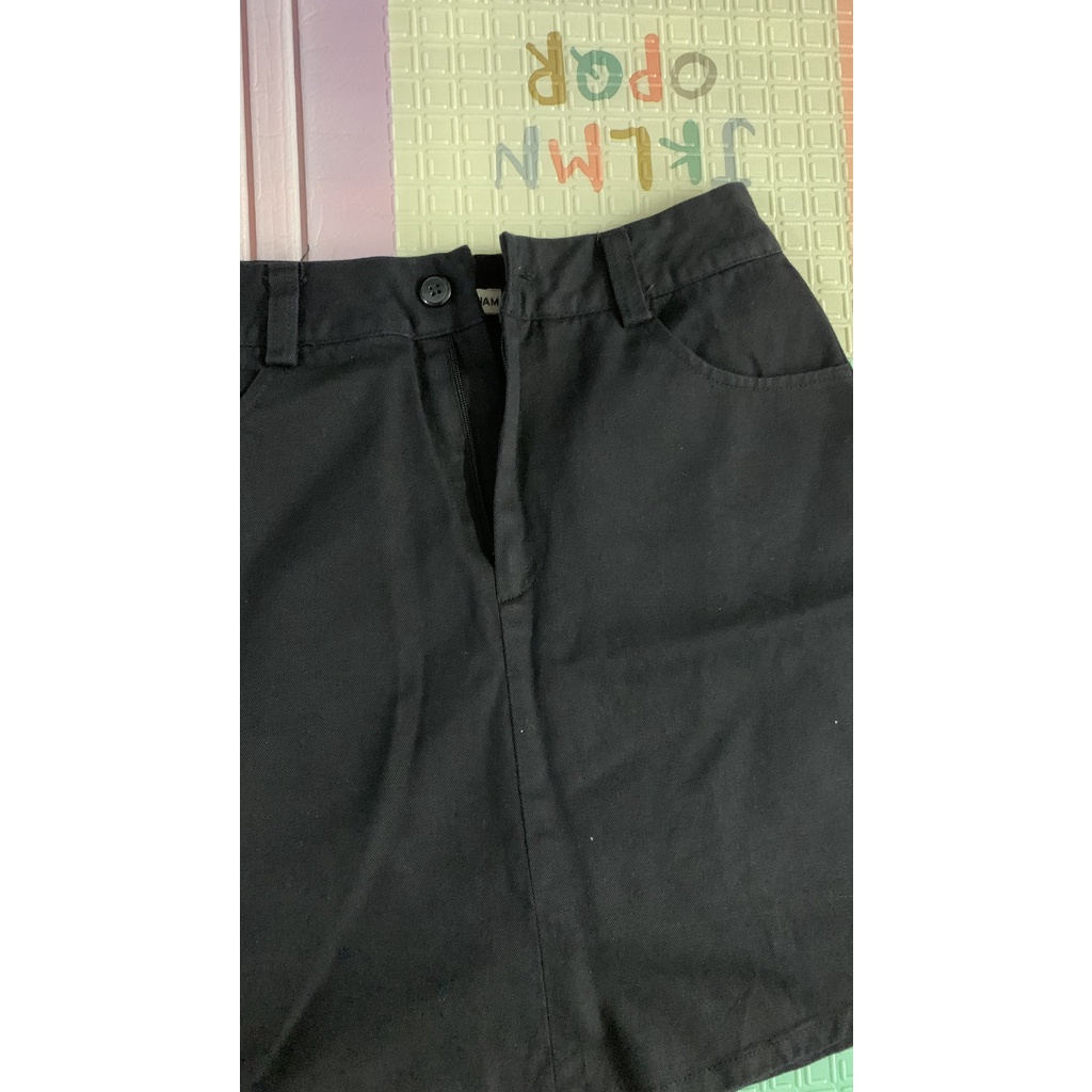 Pass /Thanh lý  chân váy chữ A đen ngắn