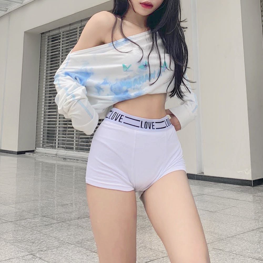 ÁO CROPTOP LỆCH VAI BANAWA - ÁO THUN LOANG XANH BANAWA IN HÌNH BƯỚM UNISEX DÀI TAY DÁNG TRỄ VAI