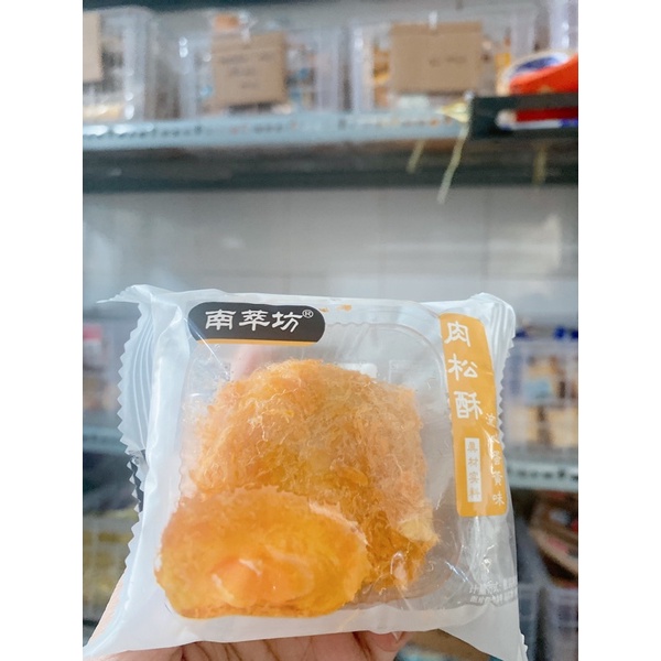 Bánh chà bông nhân trứng chảy 1 bánh