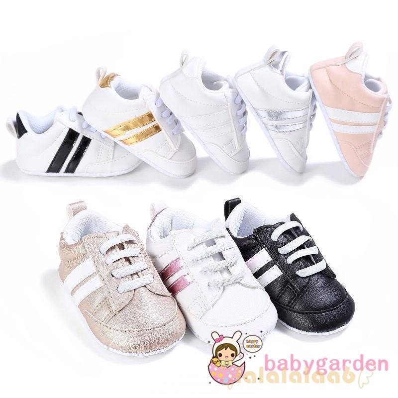 Giày sneaker viền sọc nổi bật xinh xắn cho bé sơ sinh