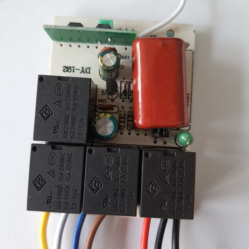 Bộ điều khiển từ xa 4 kênh 2 tay khiển LS-Electric tặng pin và đế treo điều khiển rf 4 cổng