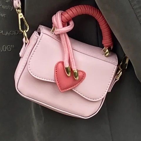 Túi Đeo Chéo Hình Vuông Nhỏ Màu Hồng Họa Tiết Trái Tim Dễ Thương Cho Nữ