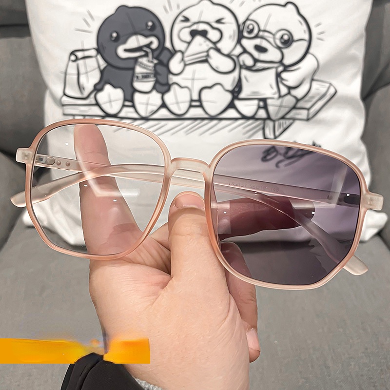 Kính Mát TR90 Gọng Lớn Thay Đổi Màu Chống Tia UV Mới Cho Nam Và Nữ