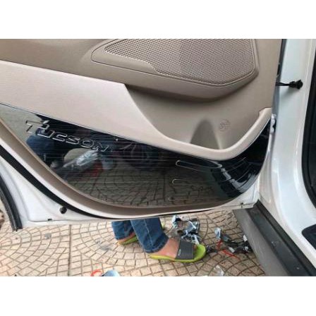 Ốp tapli HuynDai Tucson 2016-2019 tặng kèm 1 cuộn băng dính 3m