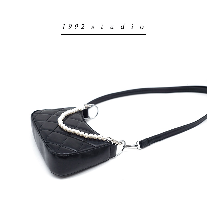 Túi xách nữ/1992 s t u d i o/ / MINI PEARL BAG/ đeo chéo màu đen hoạ tiết trám dễ thương