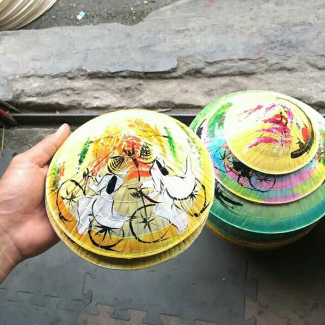 Nón lá vẽ mini làm quà lưu niệm độc đáo