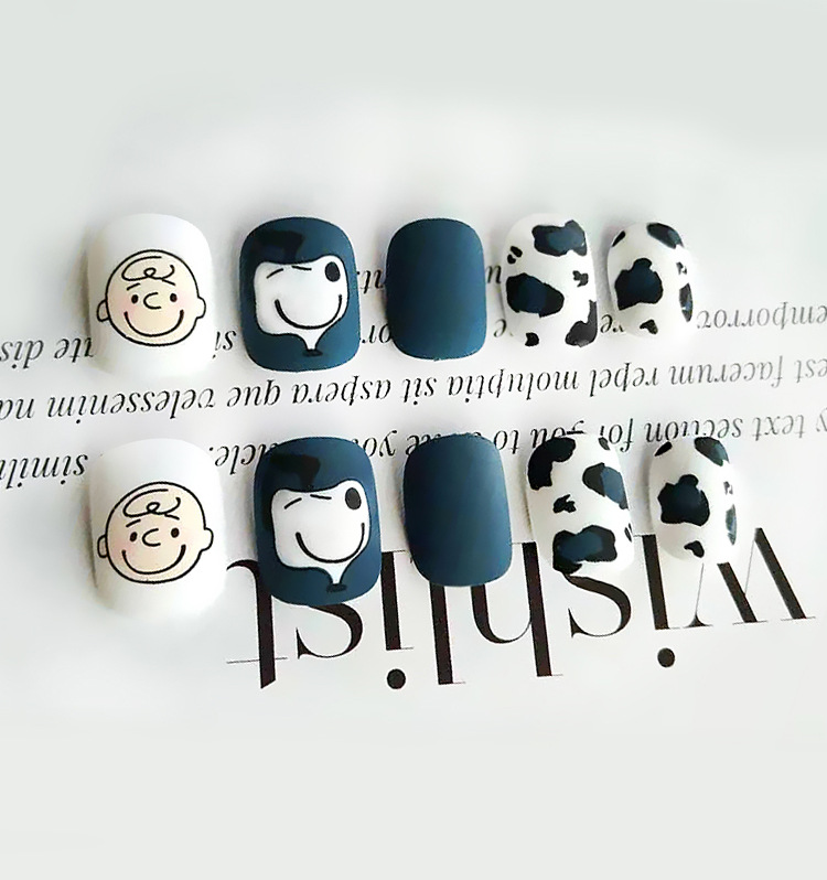 Set 24 Móng Tay Giả Họa Tiết Hoạt Hình Snoopy Dễ Thương