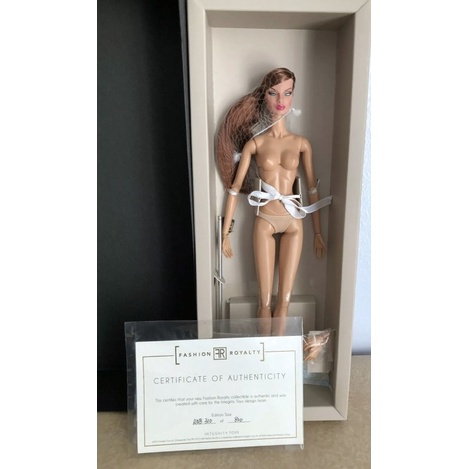 Búp bê Integrity Fashion Royalty Eugenia Perrin Frost