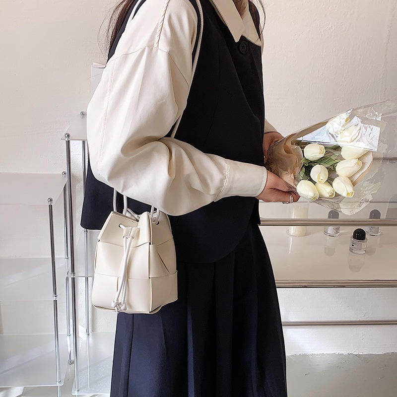 Túi Đeo Chéo Dây Rút Họa Tiết Sọc Caro Thời Trang Cho Nữ