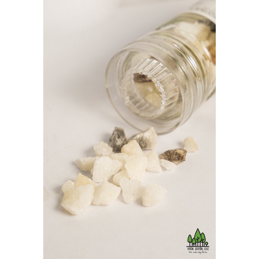 MUỐI TRE SAHU Việt Nam - Sahu Vietnamese bamboo salt - Muối dạng đá viên có ánh kim lấp lánh rất đẹp, vị rất ngon
