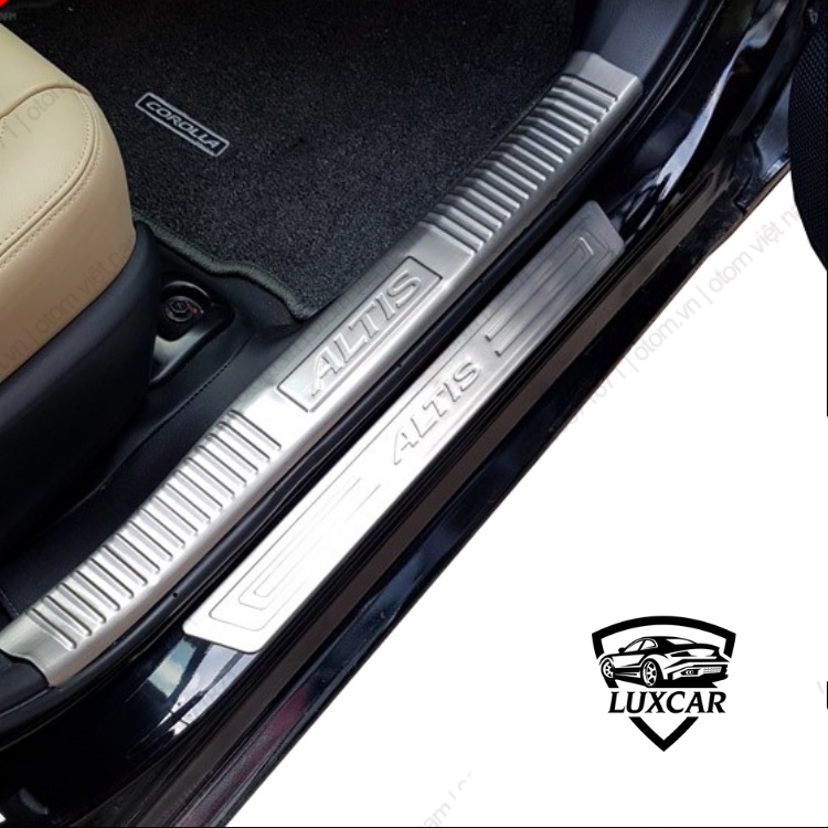 Ốp bậc cửa xe TOYOTA ALTIS 2014-2020 | LUXCAR chất liệu INOX-TITAN cao cấp