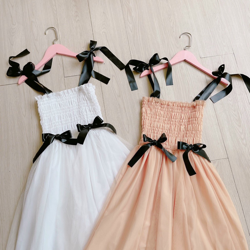 đầm xinh công chúa đính nơ eo phối buộc nơ vai xinh