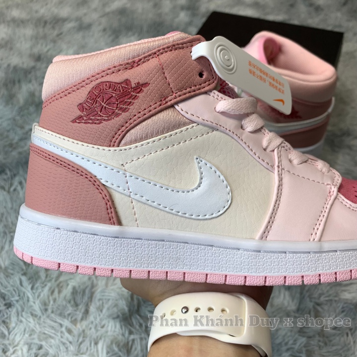 Giày thể thao Jordan 1 mid hồng phấn trắng digital pink cổ cao dành cho nữ