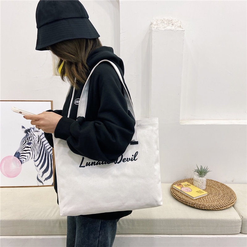 Túi tote vải canvas ulzzang unisex đi học đi làm có khoá miệng, có ngăn phụ in chữ LUNATIC màu be