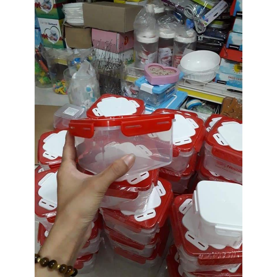 BỘ 2 HỘP NHỰA Nestle - Hàng khuyến mãi của Nestle