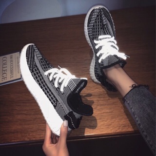 Giày sneaker thể thao nữ Yz dây kẻ siêu êm dây phản quang ( 3 màu ) hót hít mới nhất