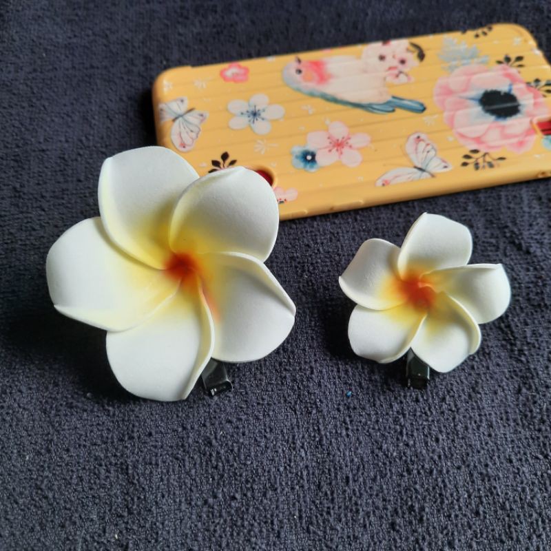 Kẹp tóc hoa sứ đi biển
