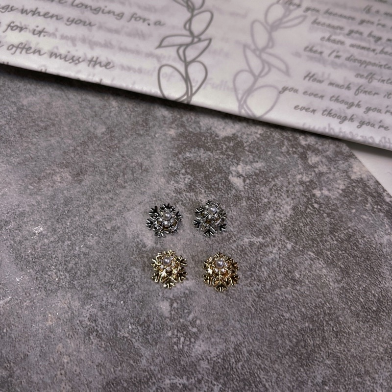 Charm xoay hình bông tuyết