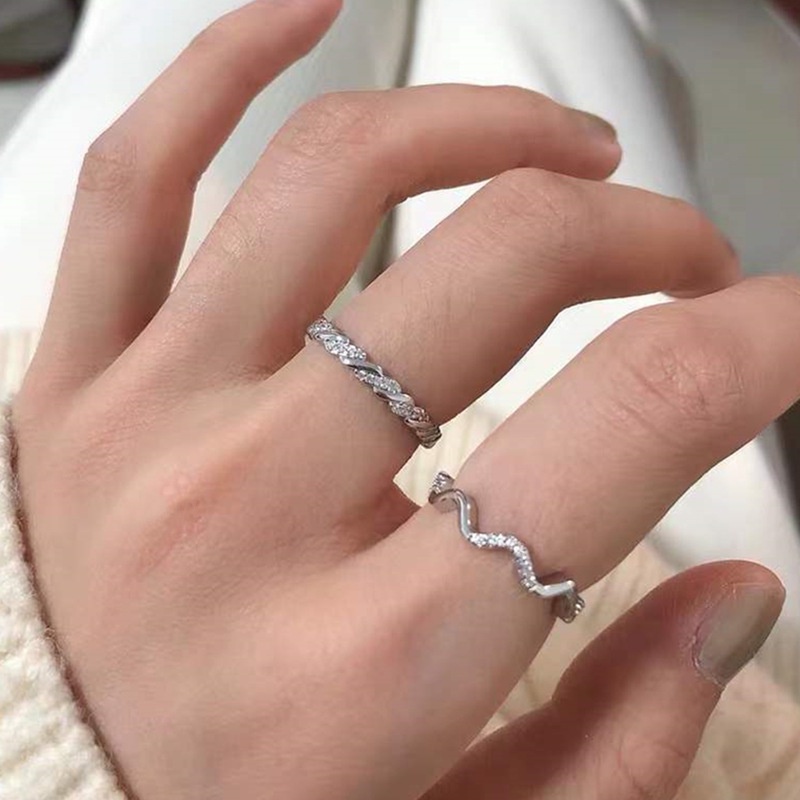 Set 2 Nhẫn Thiết Kế Xoắn Ốc Dạng Xoắn Đính Đá Sang Trọng