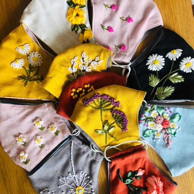 Khẩu trang thêu handmade