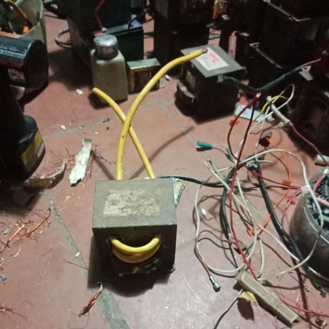 Giảm giá Biến áp lò vi sóng đục sẵn chế máy hàn cell pin.