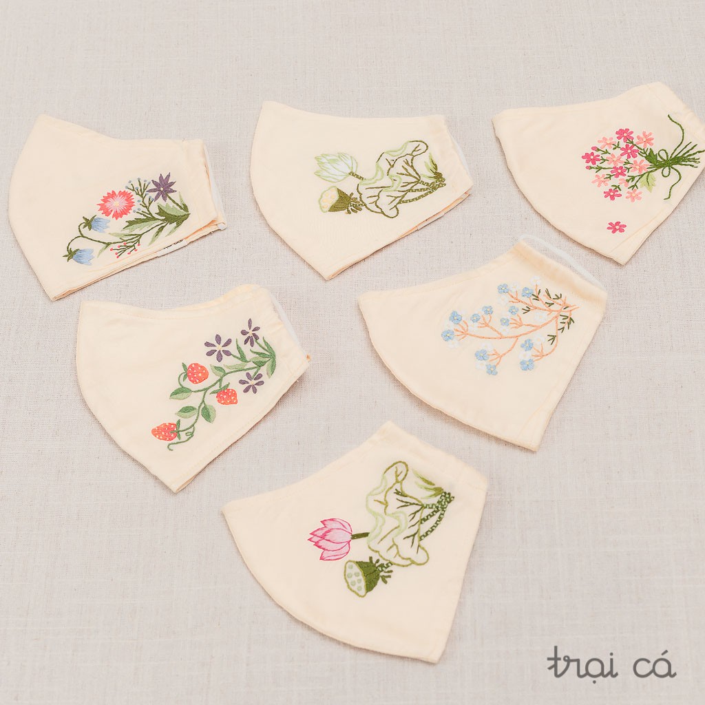 Khẩu trang thêu tay