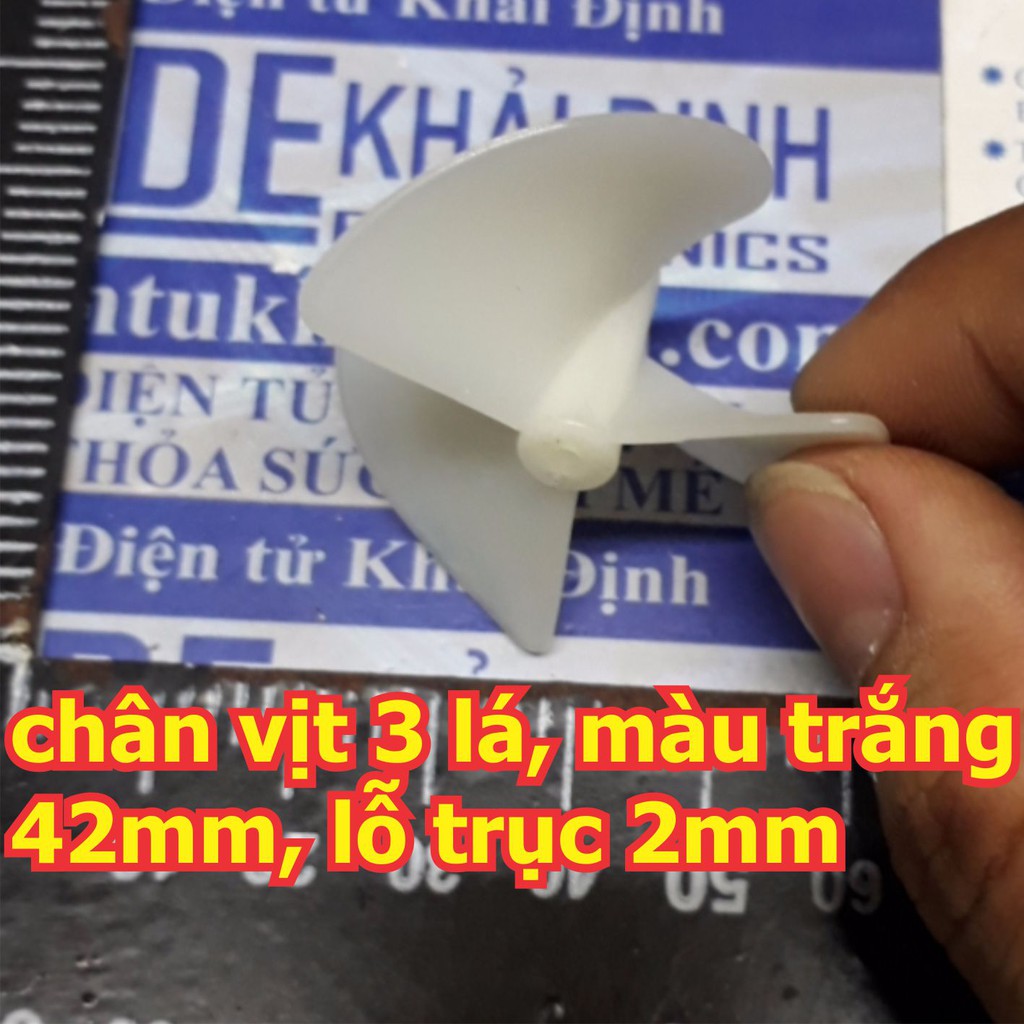 chân vịt tàu thủy mô hình 3 lá, 3 cánh trắng nhựa cứng (giá cho bộ 2 cánh thuận nghịch) 42mm, lỗ trục 2mm kde5486