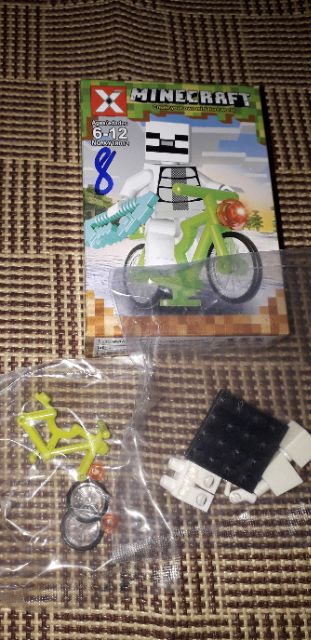 Lắp ráp 1 hộp LegoMineeCraft Đua xe đạp 18012 có nhiều chi tiết bằng nhựa ABS
