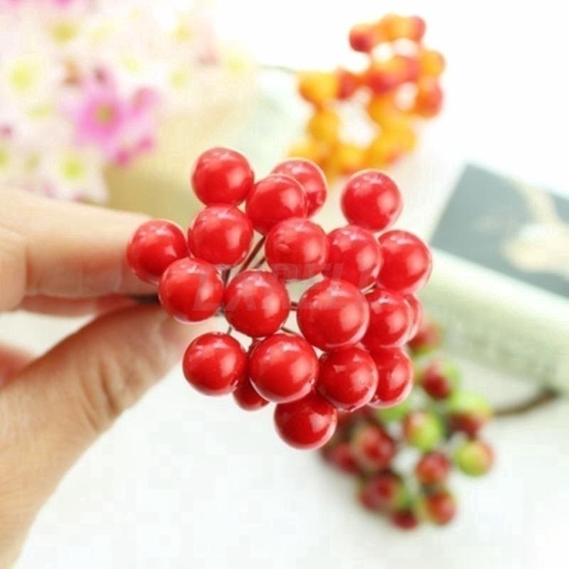 100x  Artificial Red Holly Berry Christmas Decor On Wire Bundle Garland Wreath