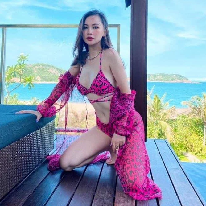 BIKINI HỌA TIẾT BEO HỒNG KÈM ÁO CHOÀNG BIKINI129K | BigBuy360 - bigbuy360.vn