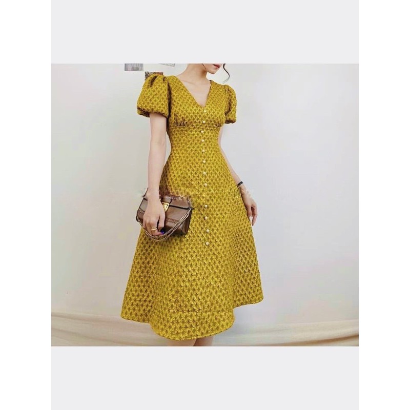 [Mã WASTMAY giảm 15% tối đa 30K đơn 150K] Đầm gấm vàng cổ V tay bồng