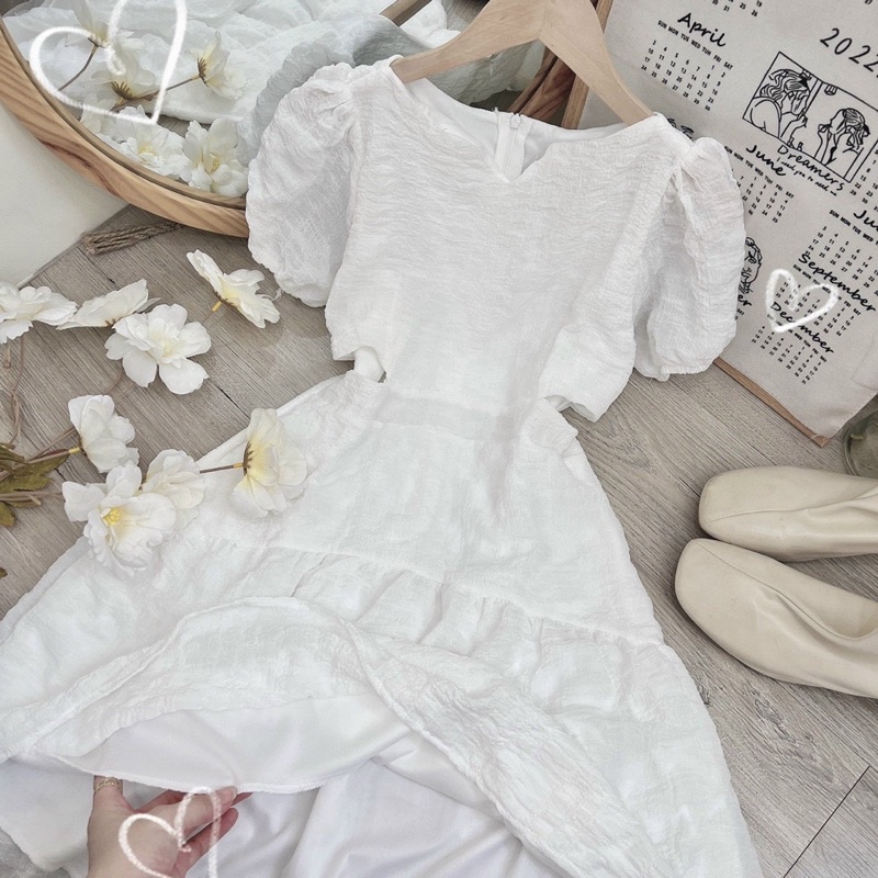Đầm Ren Bi Tay Bồng Khoét Sau Cực Quyến Rũ