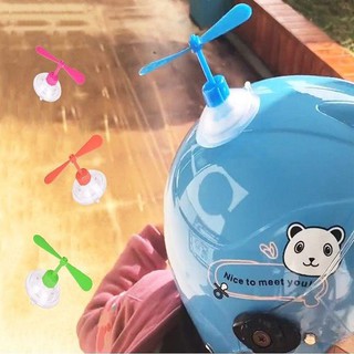 Chong chóng tre Doraemon gắn mũ bảo hiểm