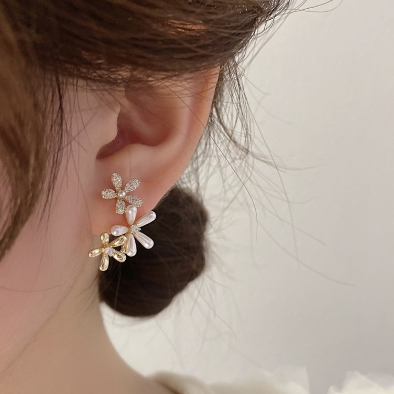 Khuyên Tai Hình Bông Hoa Đính Ngọc Trai Zircon Sang Trọng Hợp Thời Trang