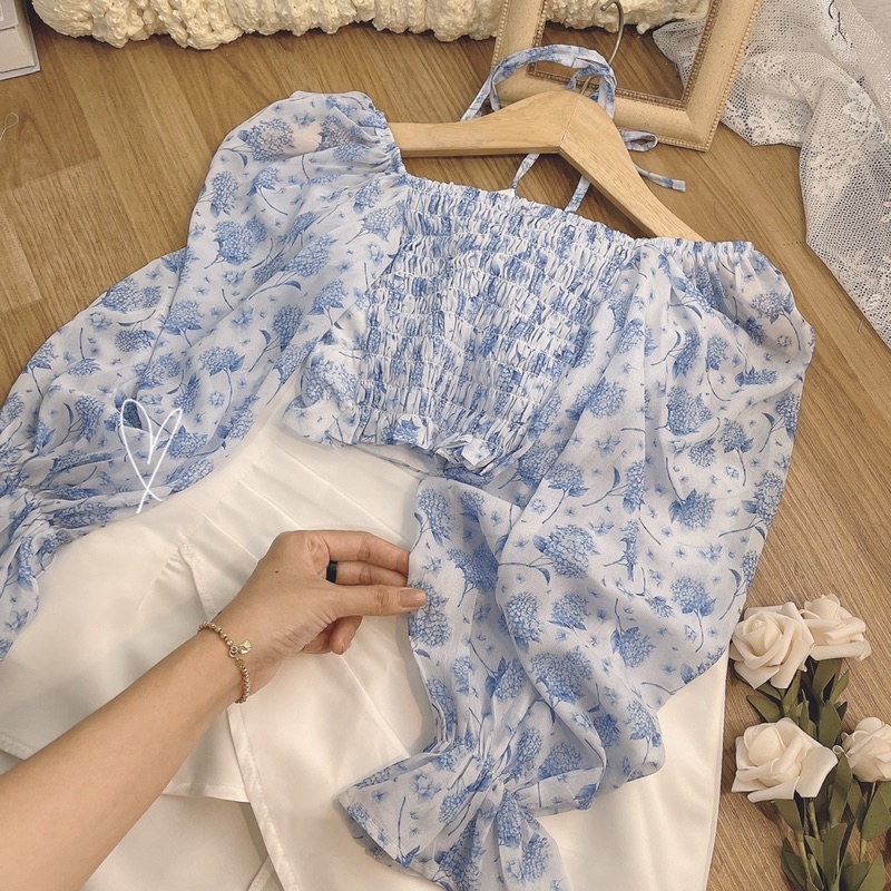 Set áo croptop hoa xanh tay bo loe kèm chân váy đắp chéo VIBES