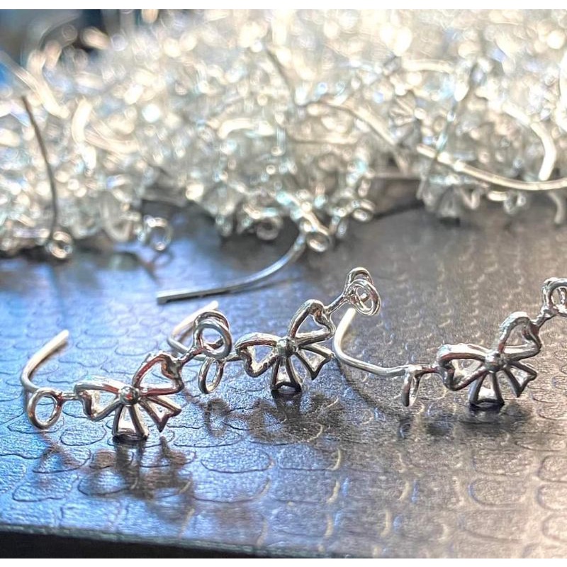 Kẹp nơ móc túi tiền bạc ta làm vòng tay