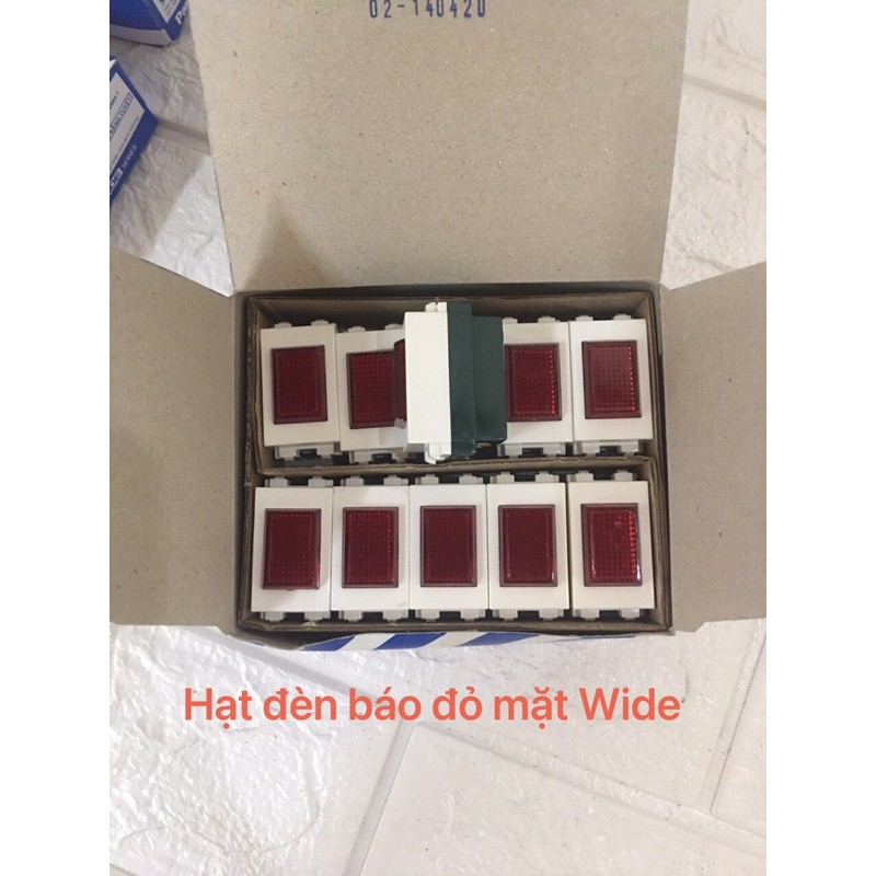 1 hộp ổ cắm,công tắc Panasonic wide