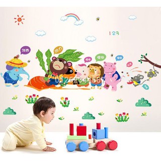 Decal dán tường Thú nhổ củ cải