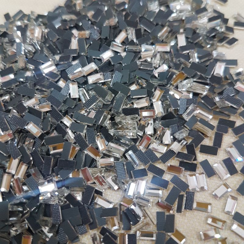 100v ĐÁ VIỀN CHÂN LƯỚI SIZE 2.5×5mm