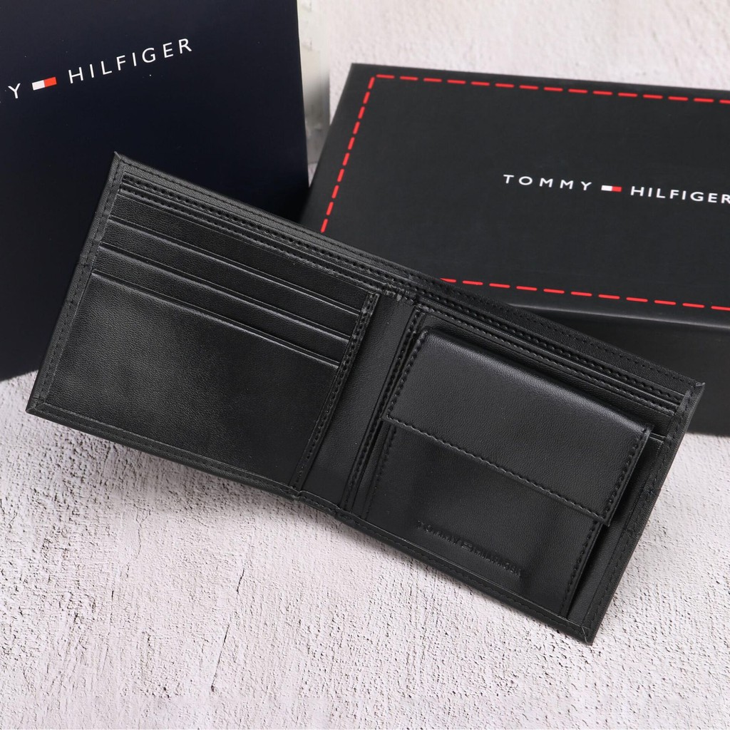 Ví Tommy Hilfiger màu be kèm thắt lưng làm quà tặng