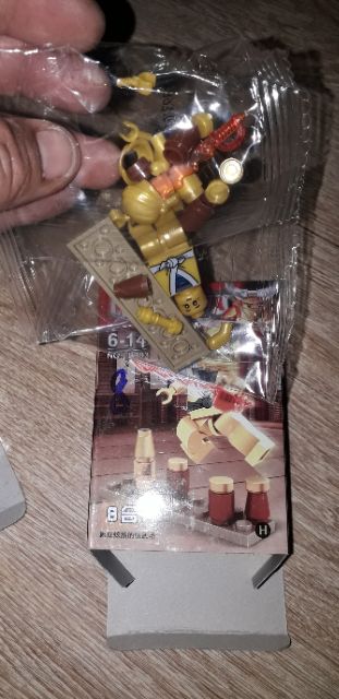 Lắp ráp 1 hộp LegoNinjago Gold LB393 có nhiều chi tiết