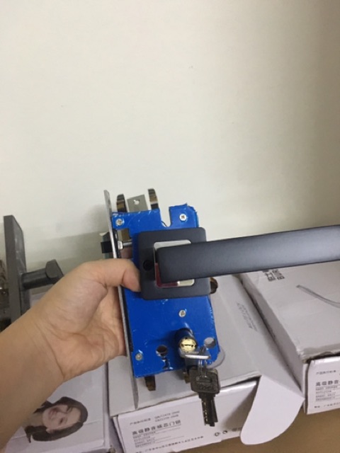 Khoá thông phòng tay gạt cửa gỗ