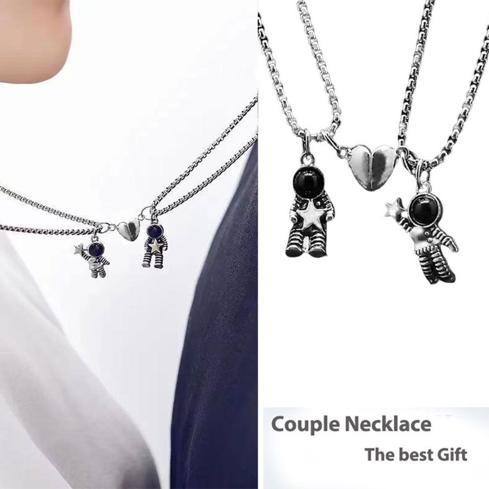 Set 1/2 Vòng cổ Mặt Nam Châm Hình Phi Hành Gia Cho Cặp Đôi