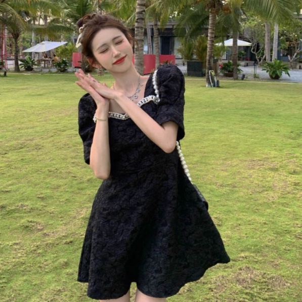 Váy Tiểu Thư Sang Chảnh PRETTY CLOSET Đầm Maxi Đi Biển Họa Tiết Nổi Cổ Vuông Tay Bồng Siêu Xinh Phong Cách Hàn Quốc V33