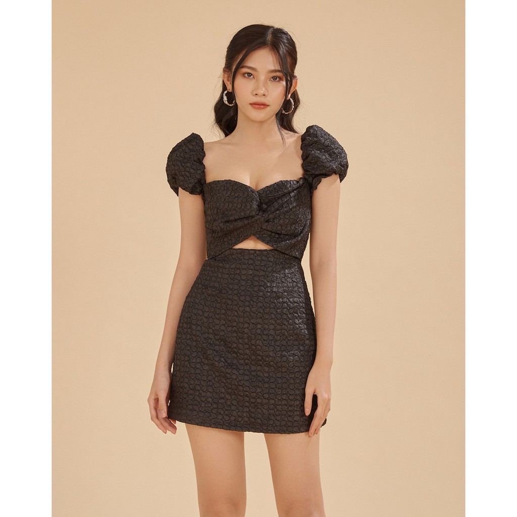 Đầm ôm khoét eo tay bồng màu đen SheByShj - Xavier Dress | BigBuy360 - bigbuy360.vn