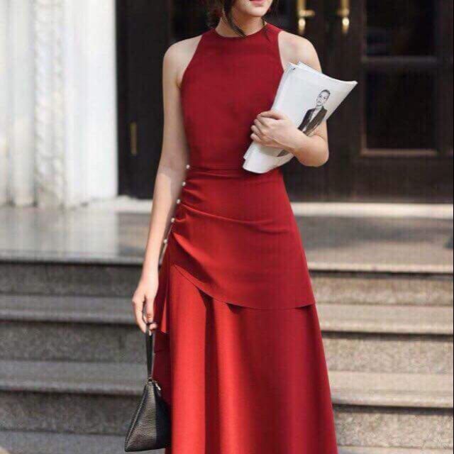 Váy đỏ xòe đính ngọc eo